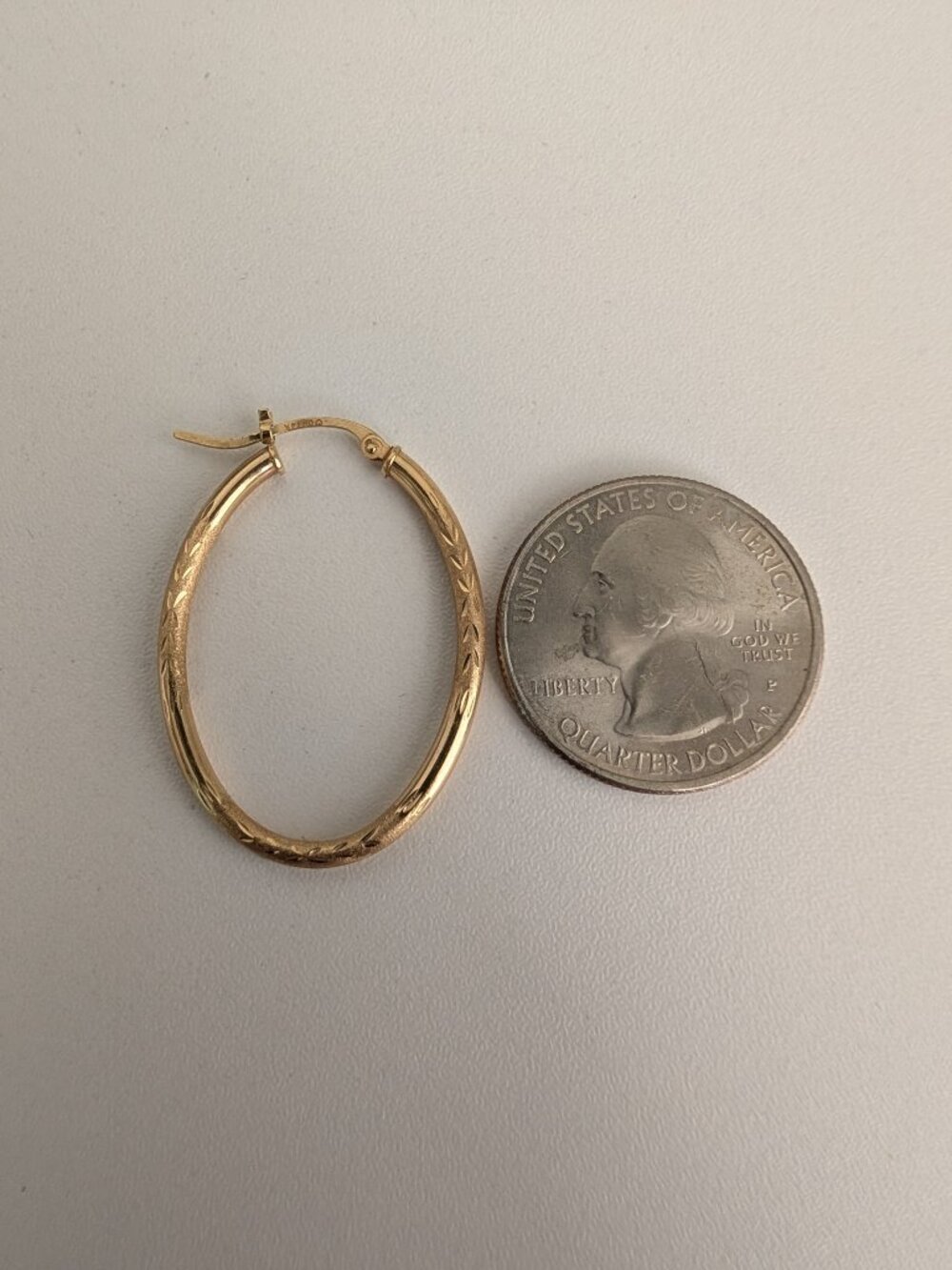 14K Yellow Gold Oval Hoop Earrings Diamond Cut Classic Medium Leightweight - Picture 10 of 10